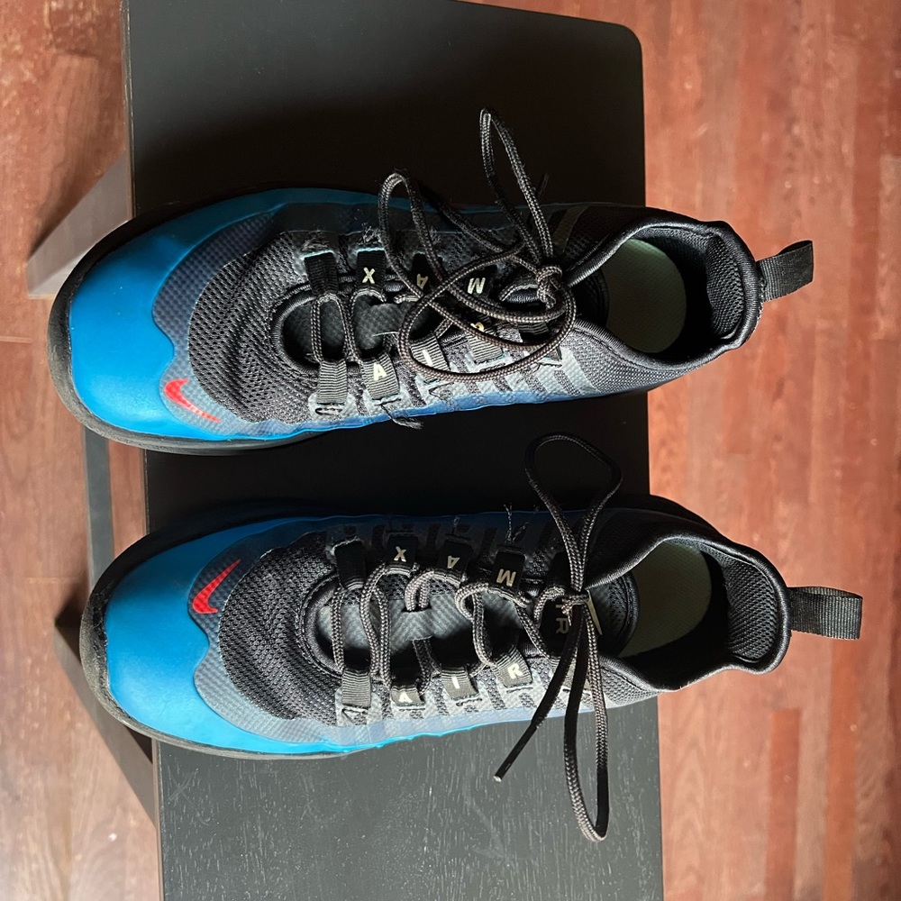 Kids Nike Air sneakers size 5.5y
